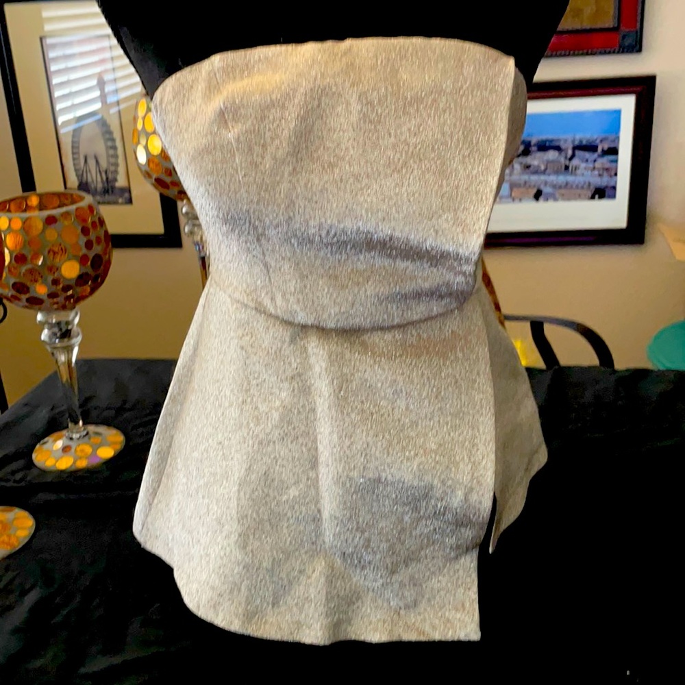 Gold nice zip up sleeveless nice dress up top.